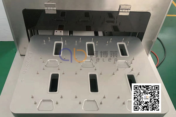 雙工位左右滑臺式熱合機來了，生產(chǎn)效率顯著提升